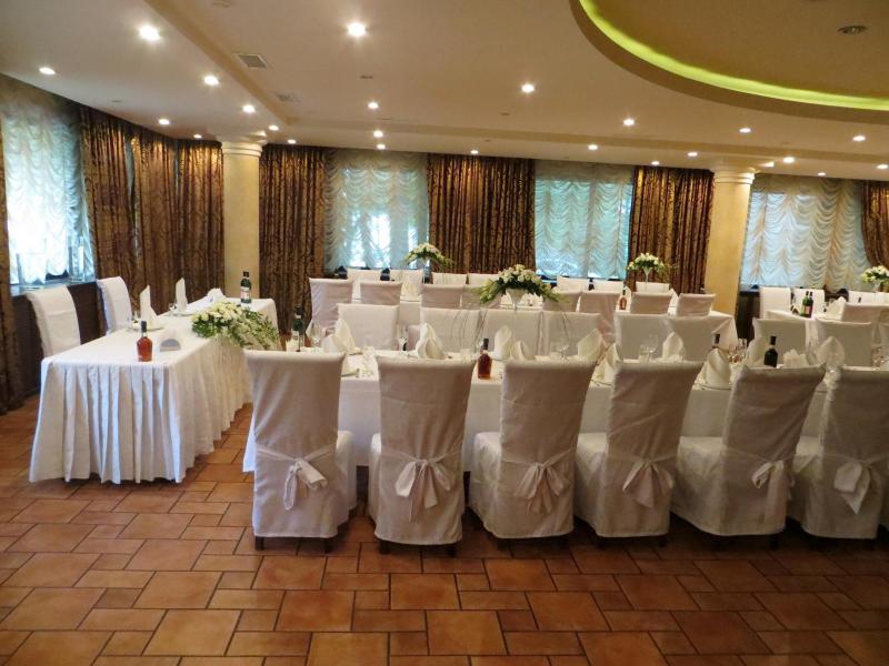 Свадебный зал. Оформление столов Мархал (А)