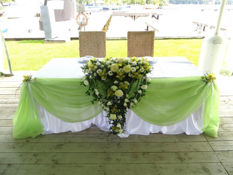 Цветы для оформления свадебного стола Буревестник