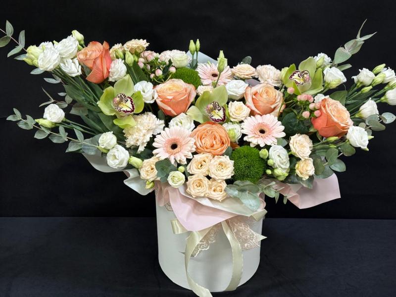 Цветы в коробке Сердце стучит и молит 