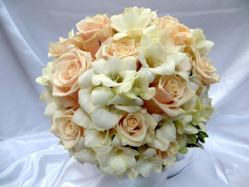 Букет невесты из роз Шар удачи