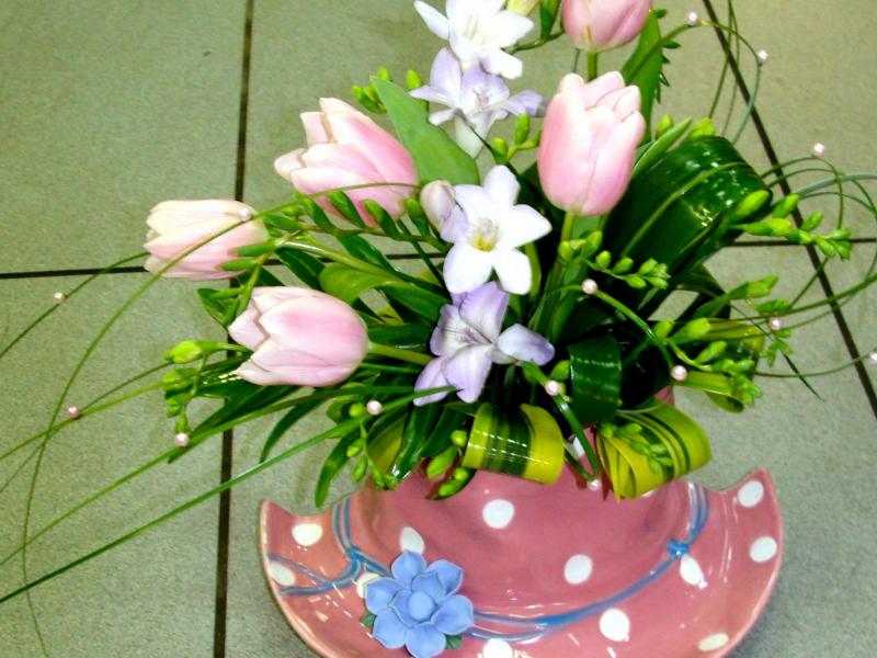 Композиция из цветов Ваза-шляпа