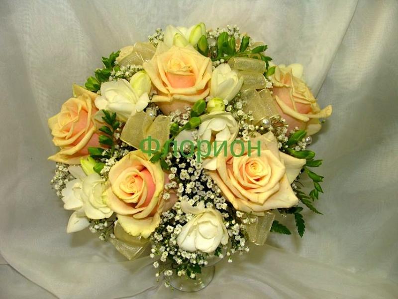 Букет невесты с розами Кремовый