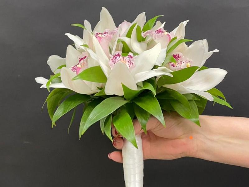 Свадебный букет из орхидей Звездное кружево