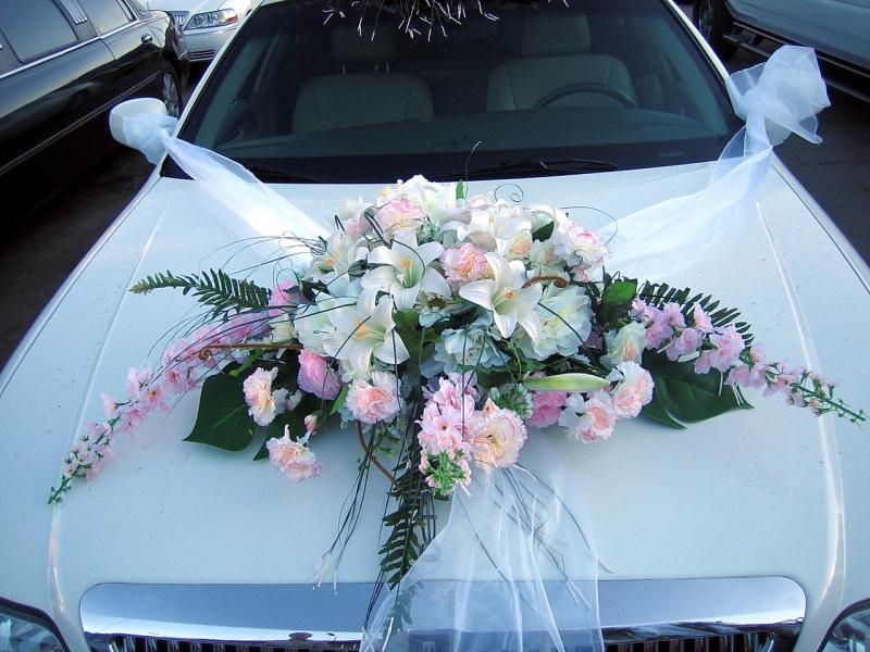 Свадебное украшение автомобиля Чистая душа