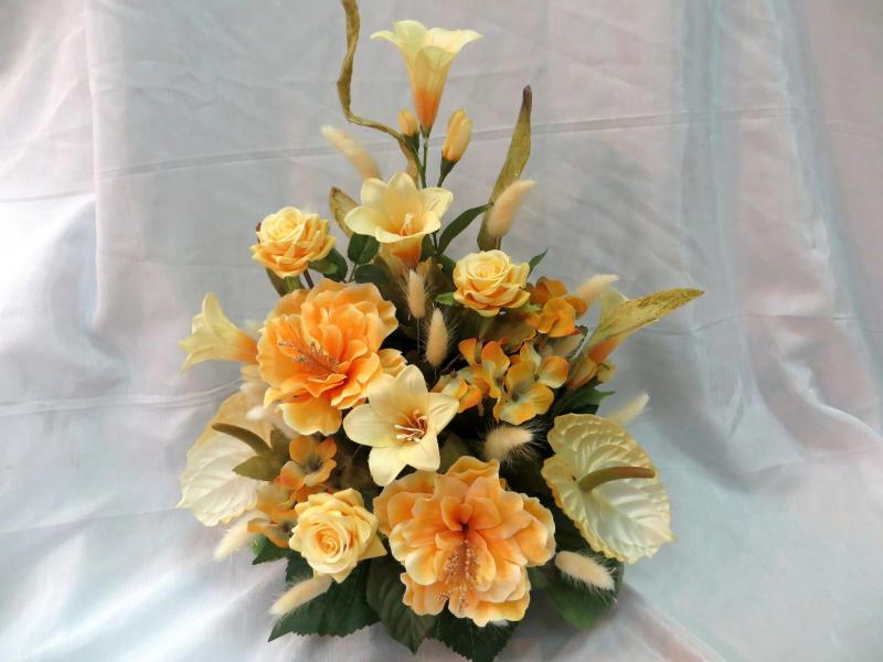 Кремовый цветок Настольная композиция из искусственных цветов