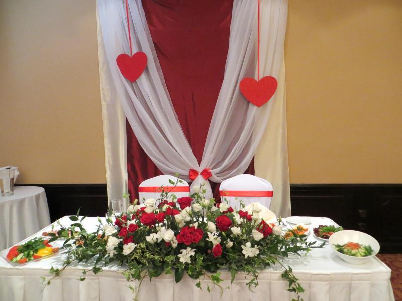 Цветы для оформления свадебного стола Рубиновая россыпь
