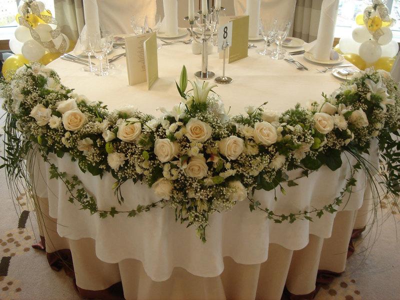 Цветы для оформления свадьбы. Свадебный стол Венок