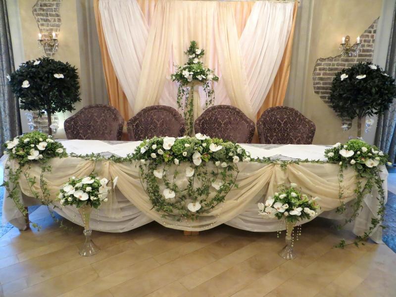 Цветы для оформления свадебного зала. Отель Аврора
