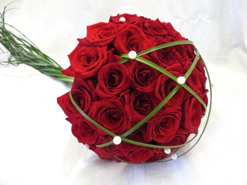 Свадебный букет из роз Огненный шар