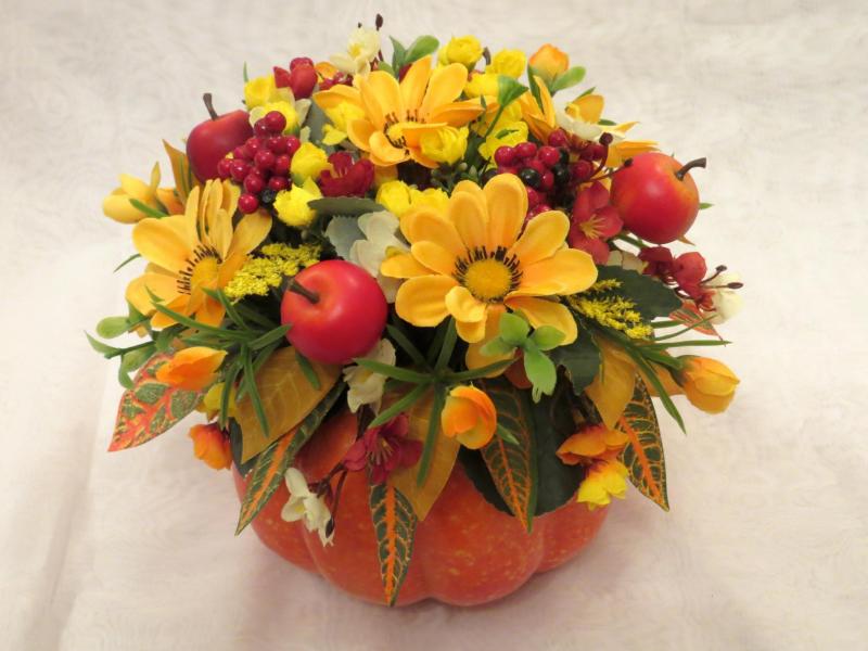 Осенний день Настольная композиция из искусственных цветов