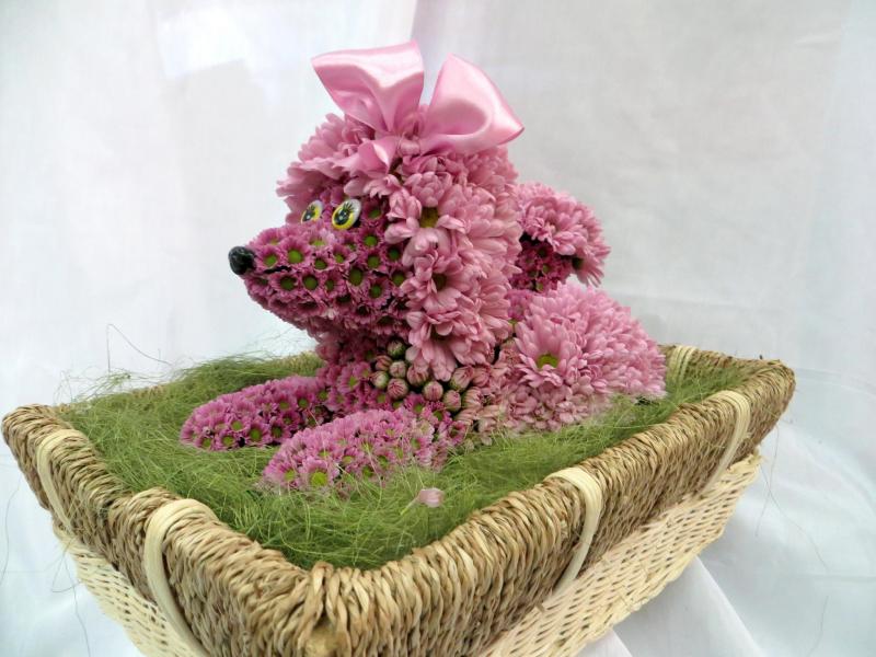 Игрушка из цветов Розовая собачка