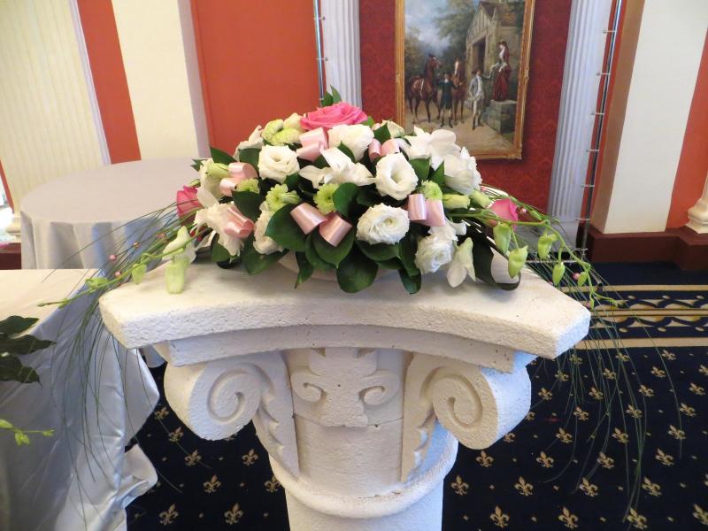 Цветы для оформления свадебного стола Колона