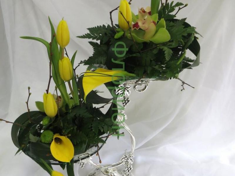 Композиция из цветов Линия красоты