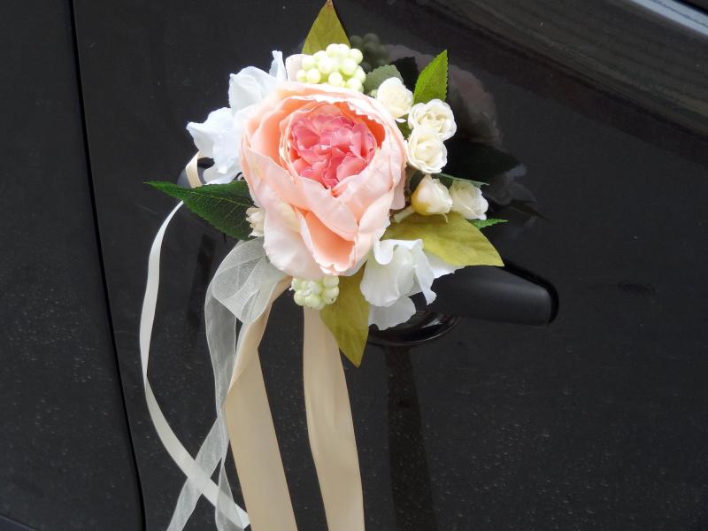 Цветы для оформления автомобиля на свадьбу Светик