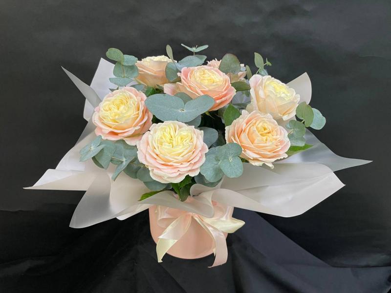 Цветы в шляпной коробке Нежный круг