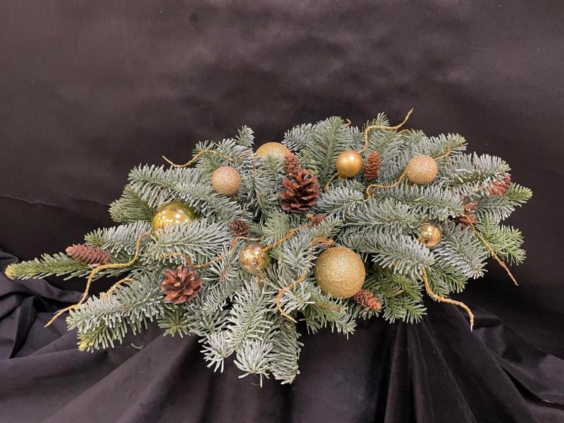 Золотистый иней Новогодняя композиция из нобилиса 