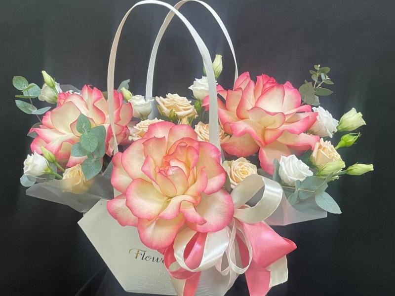 Цветы в сумочке Полет бабочки 