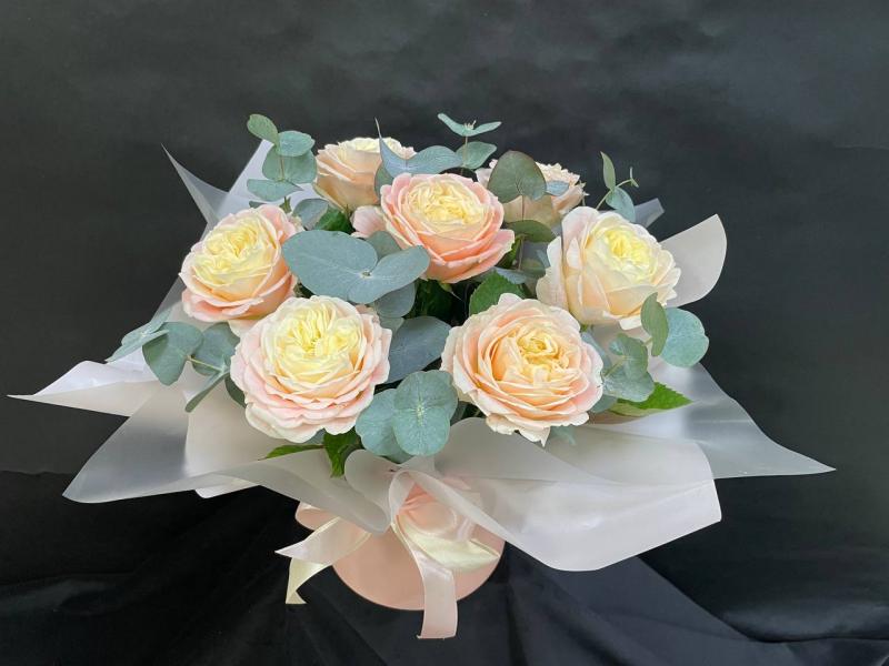 Цветы в шляпной коробке Нежный круг