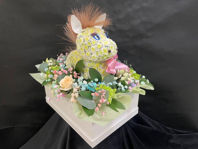 В яблоках Лошадка из цветов