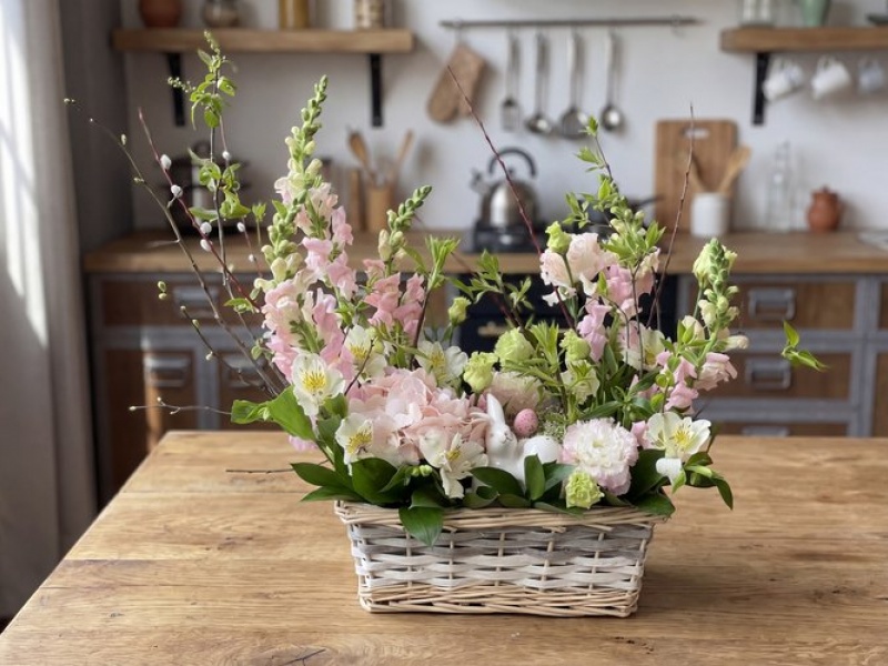 Композиция из живых цветов Утро в день Пасхи 