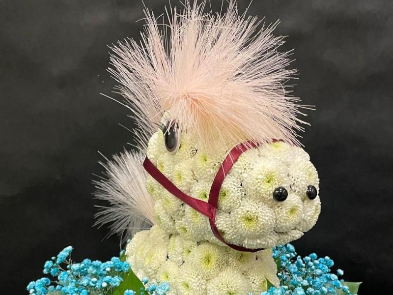 Ясная Лошадка из цветов