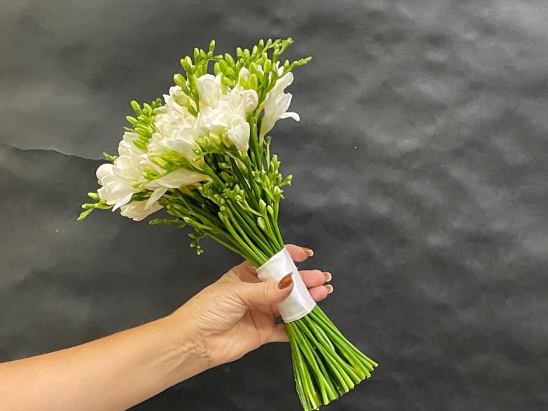 Букет невесты из фрезий Яблоня в цвету