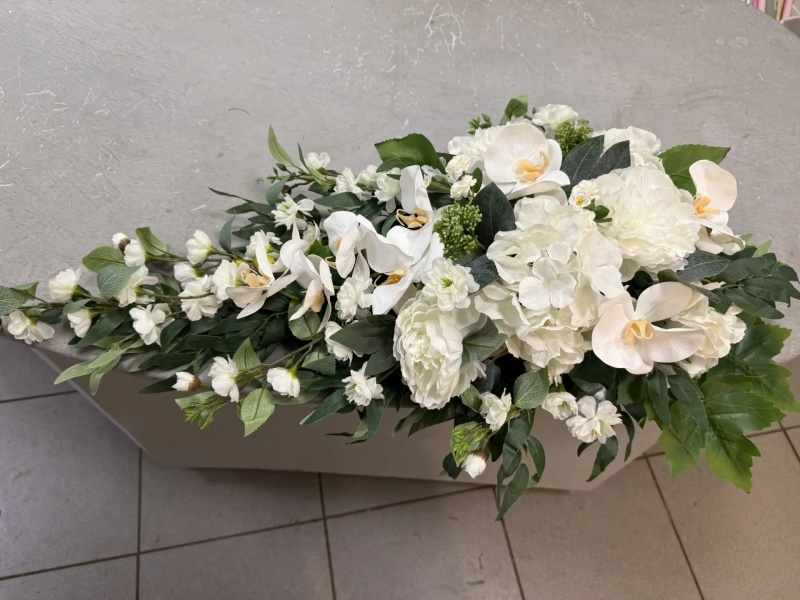 Композиция из цветов Движение ветра
