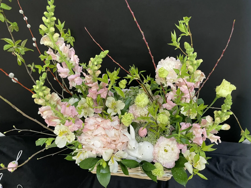 Композиция из живых цветов Утро в день Пасхи 