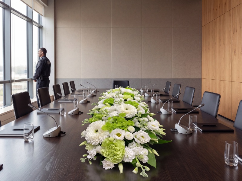 Композиция из живых цветов Такт и статус 