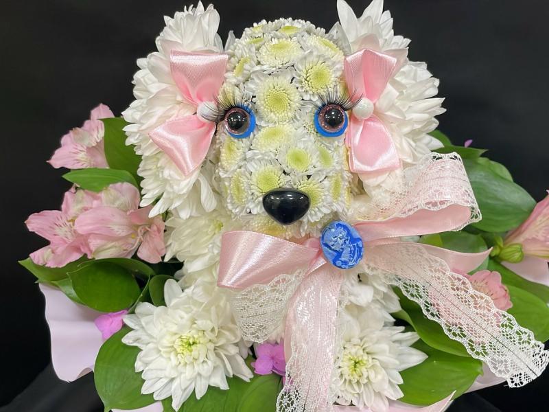 Фигурка из цветов собачка Счастье близко