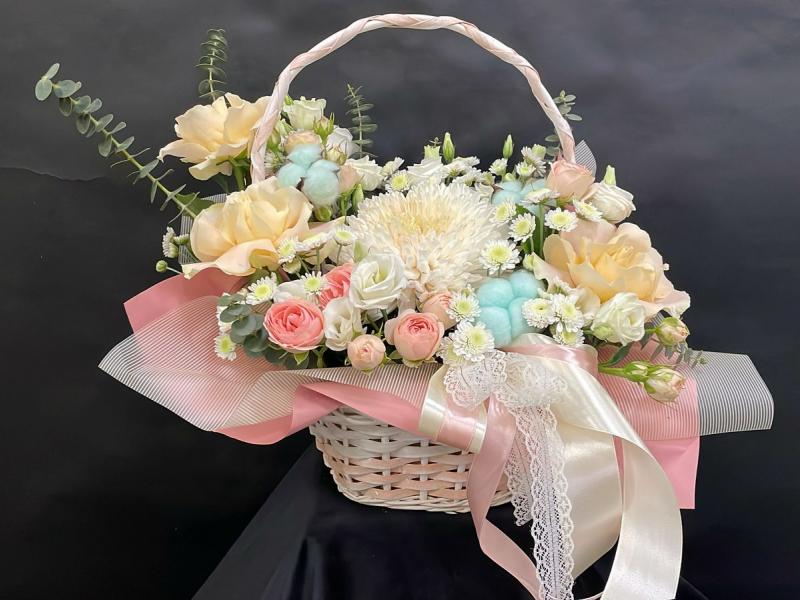 Корзина из цветов Вечная юность