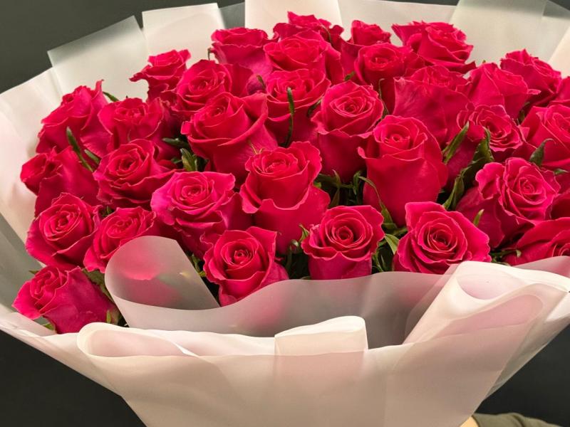 Букет из роз Ягодная корзина