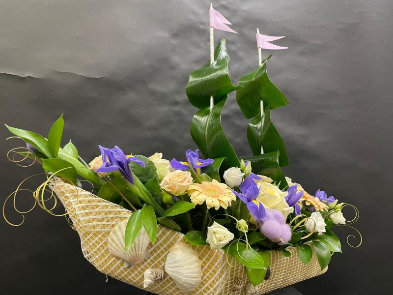 Корабль из цветов Залив